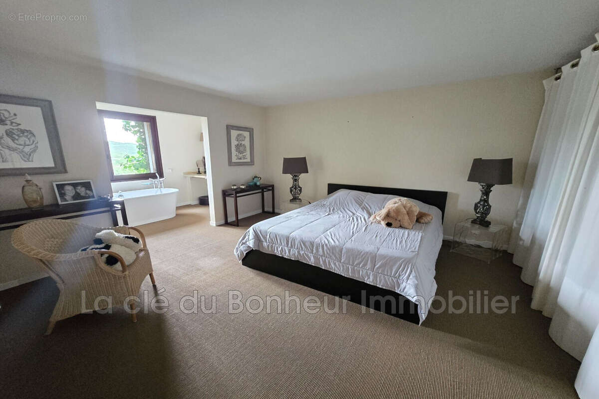 Maison à ESPARRON-DE-VERDON