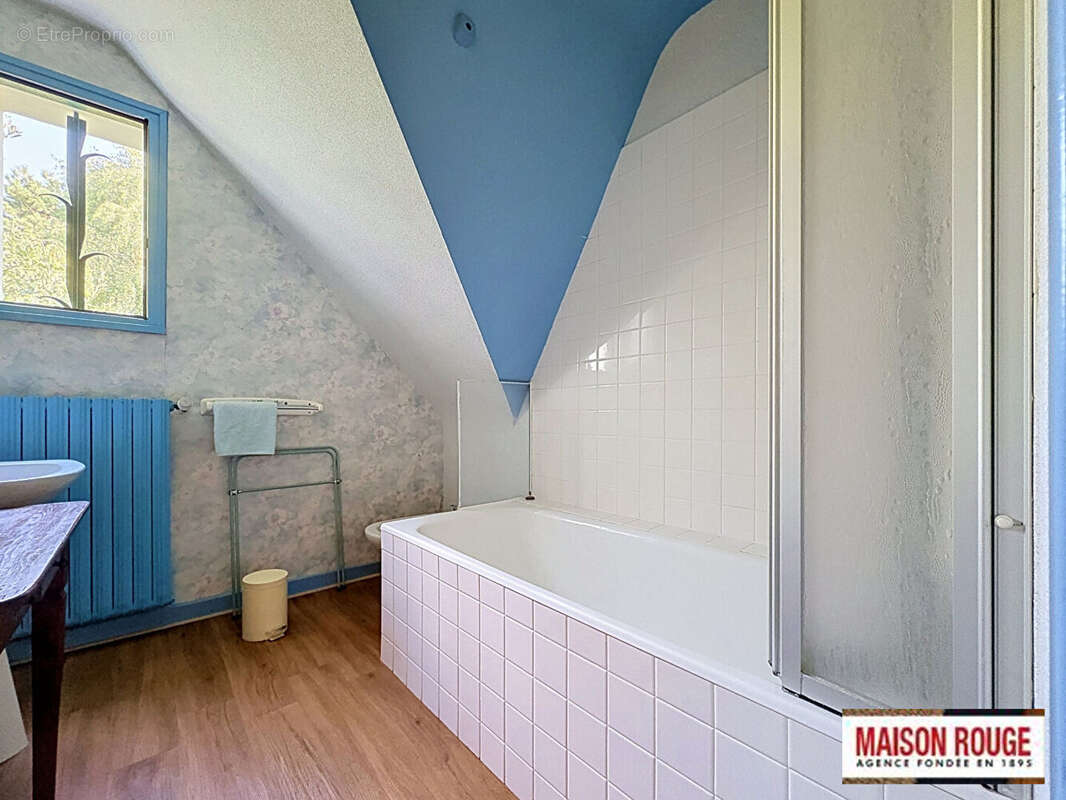 Maison familiale à vendre à Saint-Quay-Portrieux avec grand terrain arboré, beaux volumes et fort potentiel - photo 27