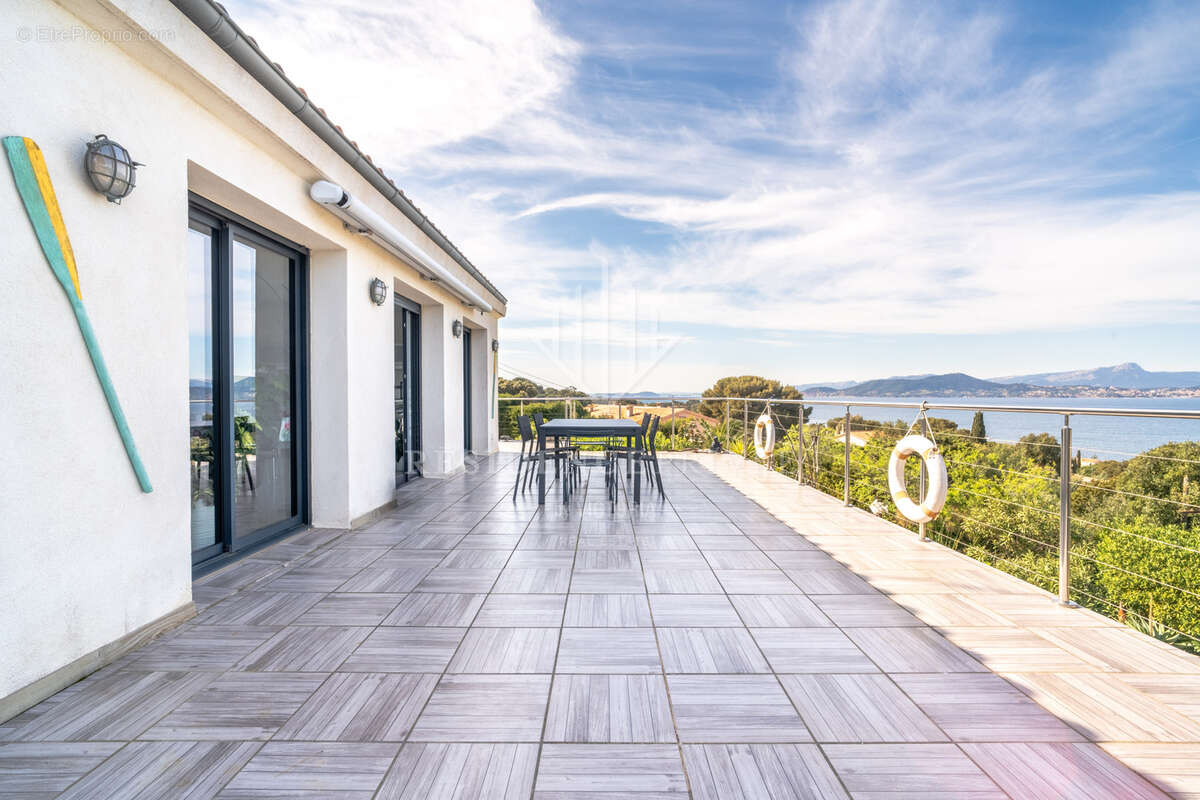 Maison à HYERES