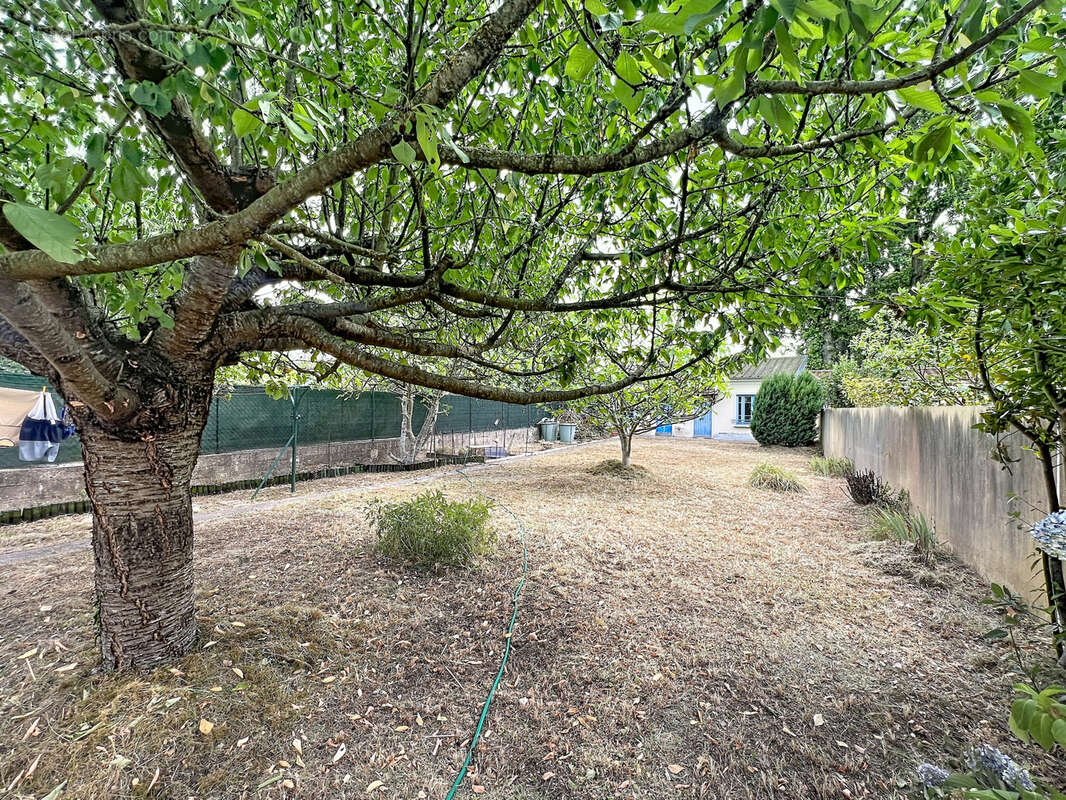 Maison plain pied sur 653 m2 st genevieve des bois - photo 14