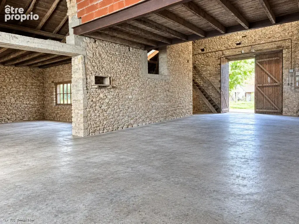 Maison Spacieuse Avec 5 Chambres et Dépendances - photo 27