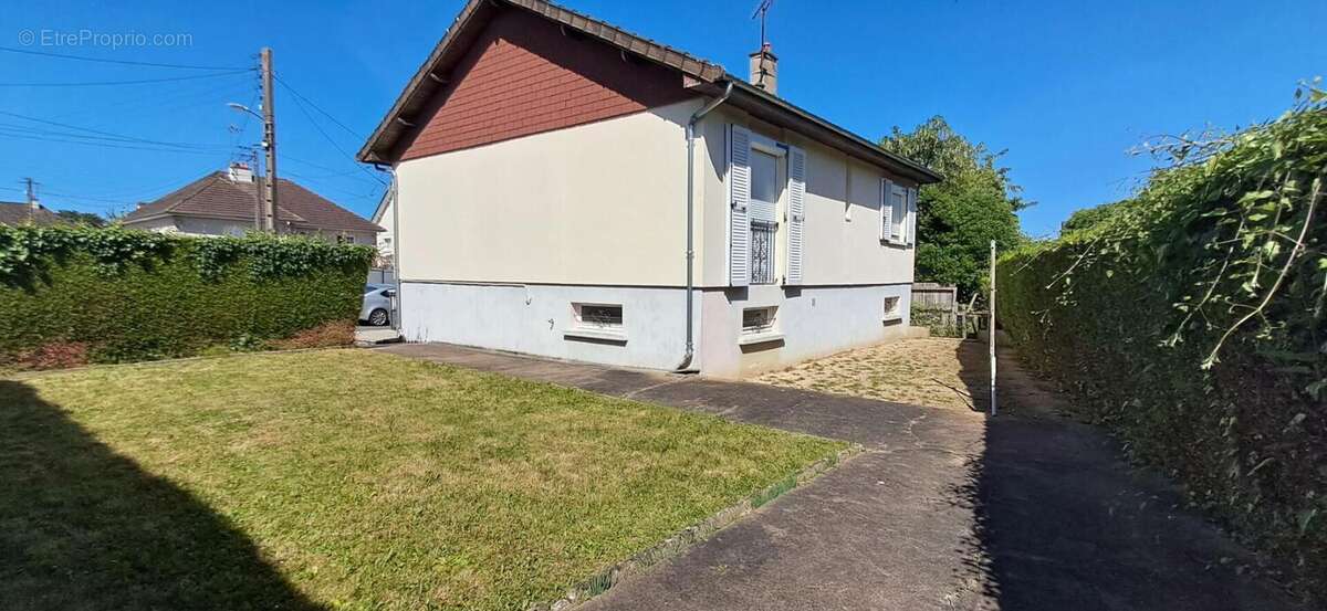 Maison LAVAL très bon secteur (hilard) 4 pièce(s) / 2chs +1 / 83 m2 - photo 3