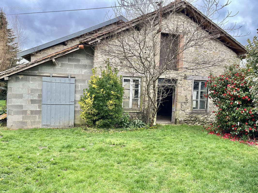 Terrain à SAINT-GENCE