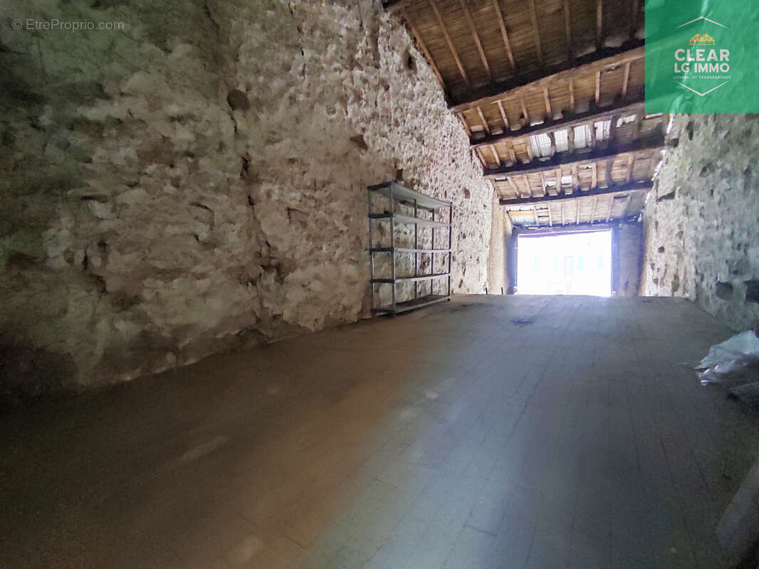 Autre à DELUT
