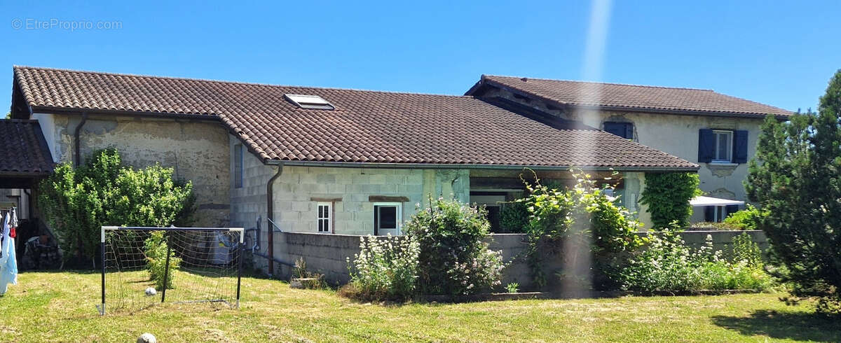 Corps de ferme en pisé 8 pièces, Charme et Gros potentiel - photo 2