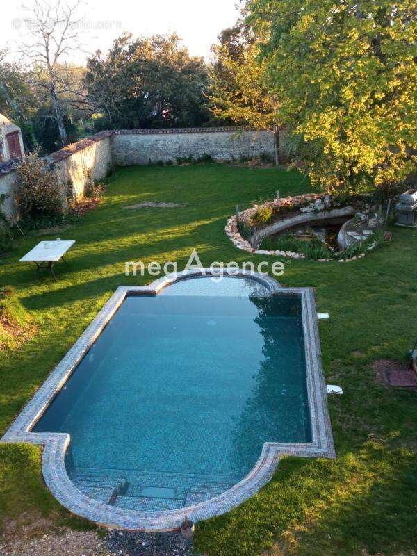 Maison 367 m² à Saint-Porchaire  - photo 4