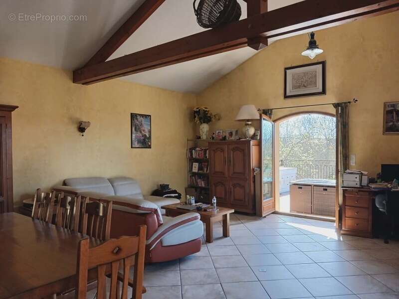 Maison à VIC-LE-COMTE