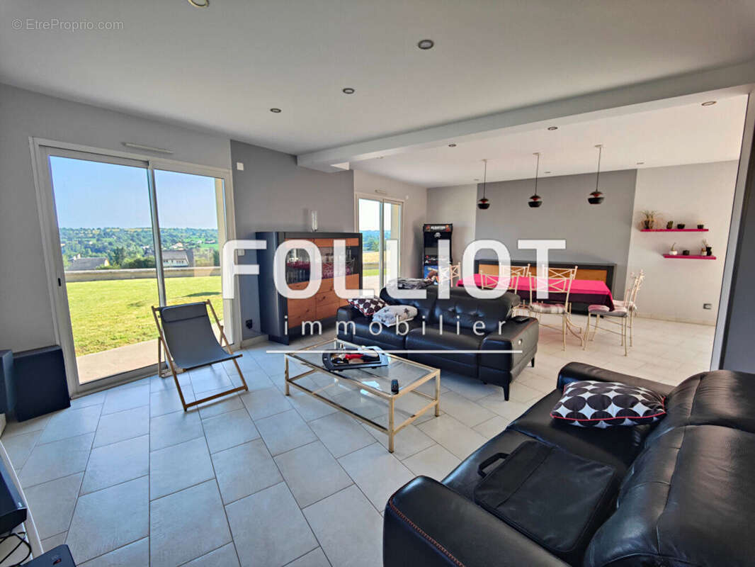 Maison à CONDE-SUR-VIRE