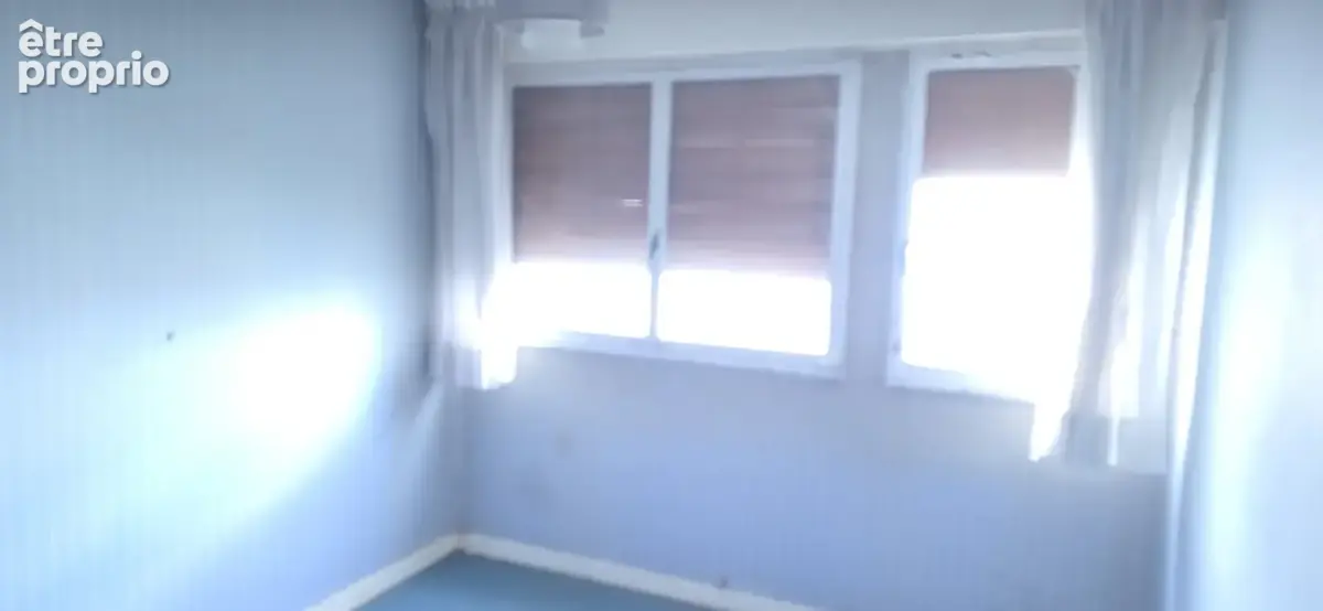 POITIERS  LES COURONNERIES: T4 de 87 M² .3ch . Gardien. Ascenseur - photo 2