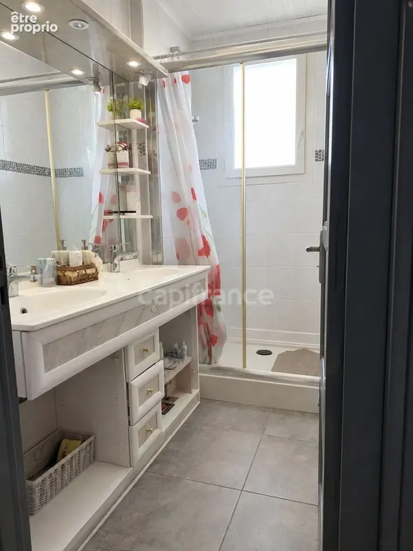 Une maison chaleureuse avec jardin arboré, proche de toutes les commodités ! - photo 9