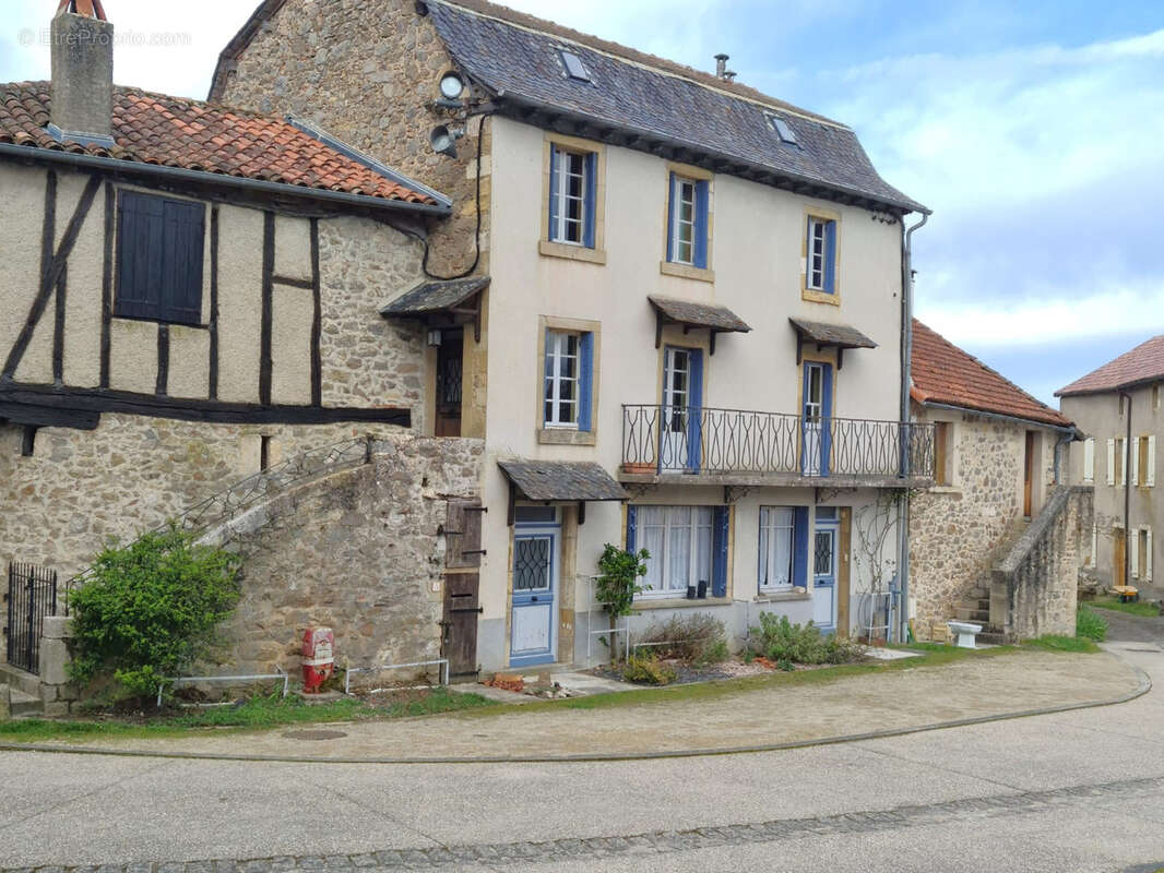Maison à PEYRUSSE-LE-ROC
