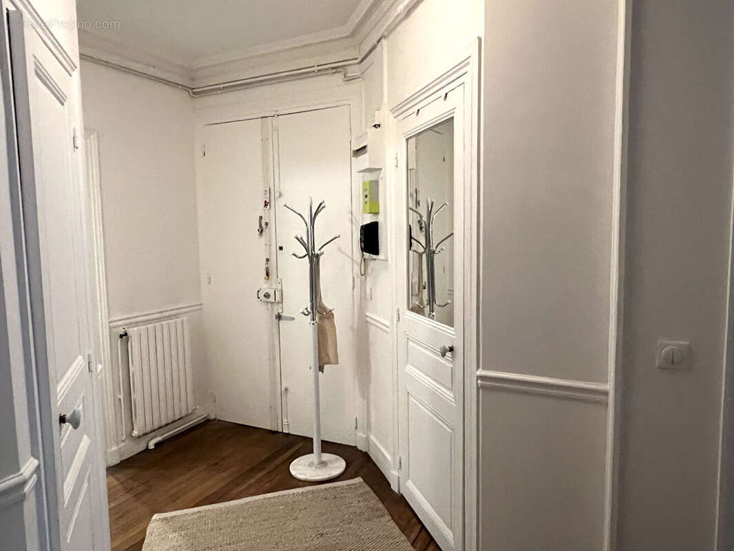 Appartement 3 pièces 61.33 m2 PARIS 15e - photo 3