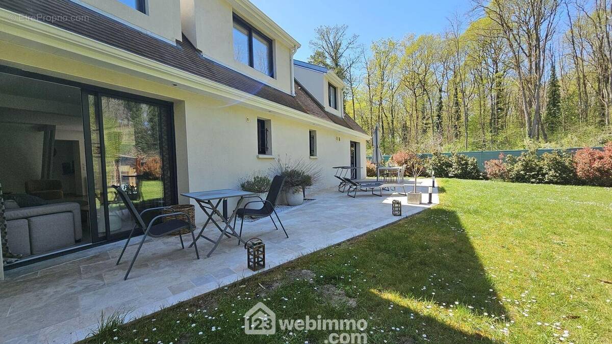 Et sans vis-à-vis. - Maison à MILLY-LA-FORET