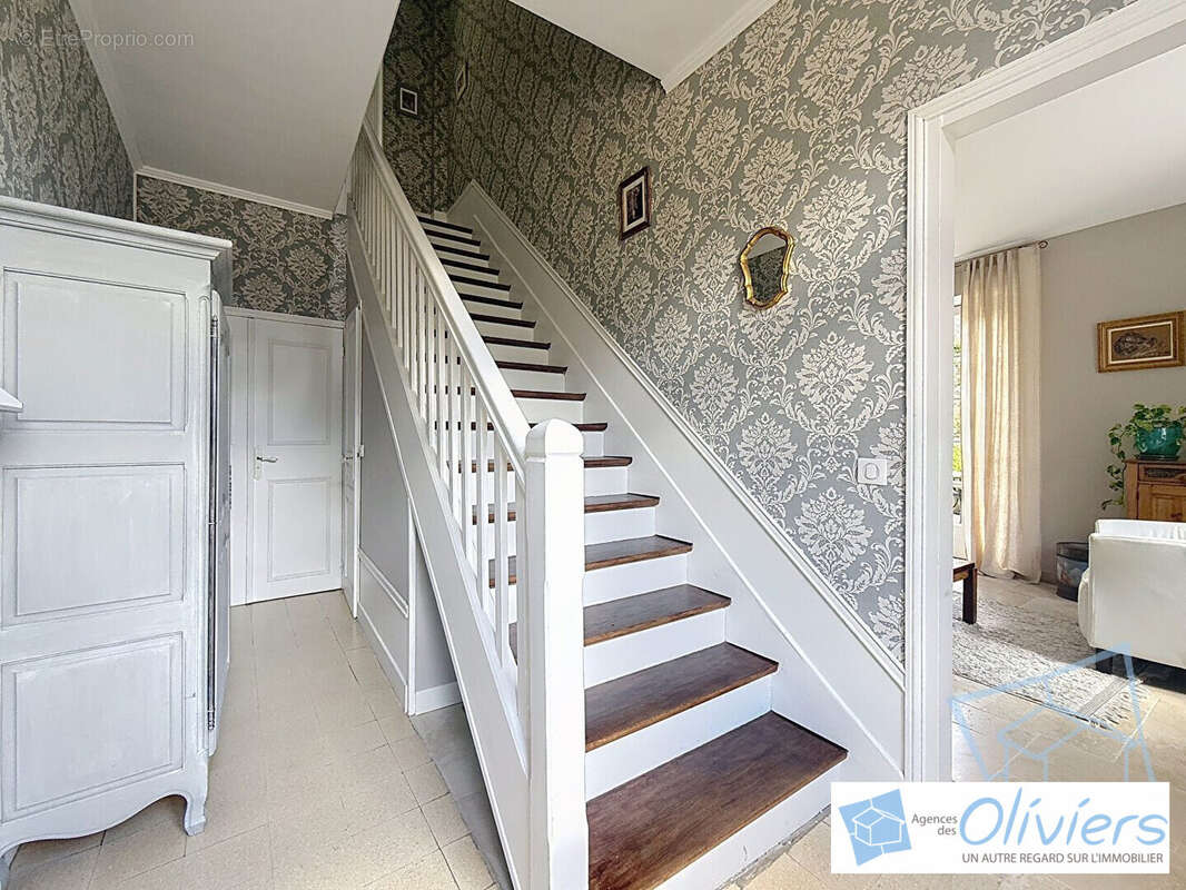 Maison à LA CELLE-LES-BORDES