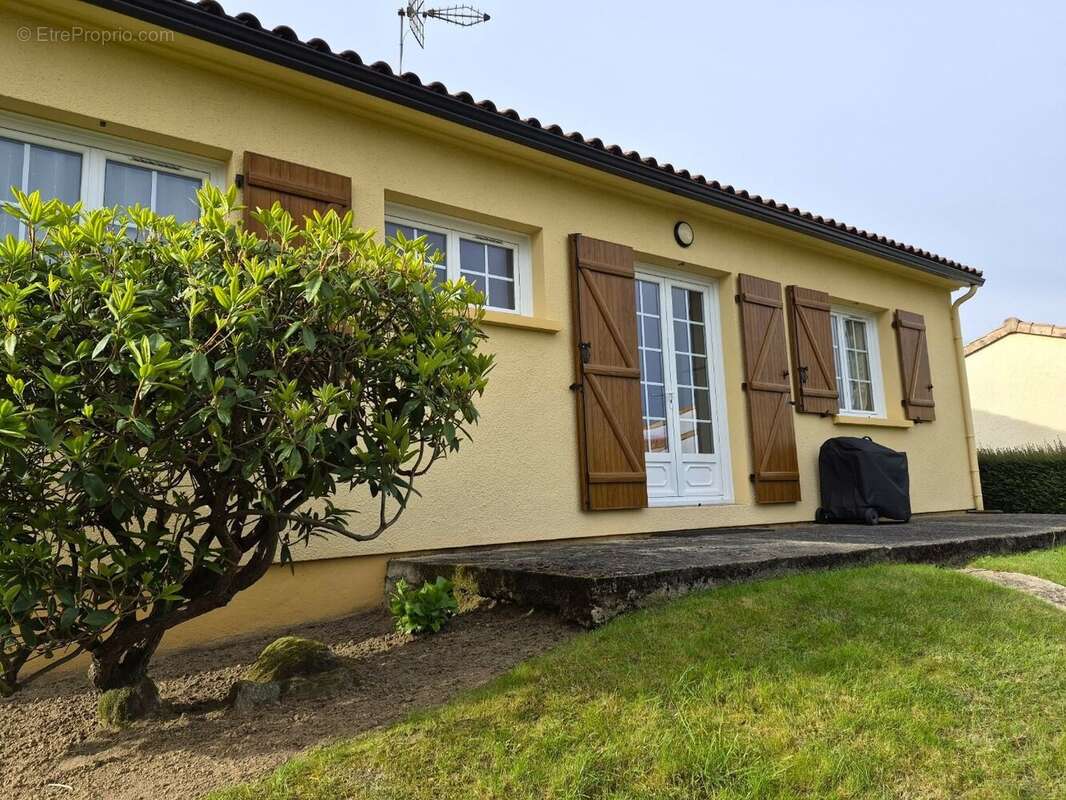 Maison à LA TESSOUALLE
