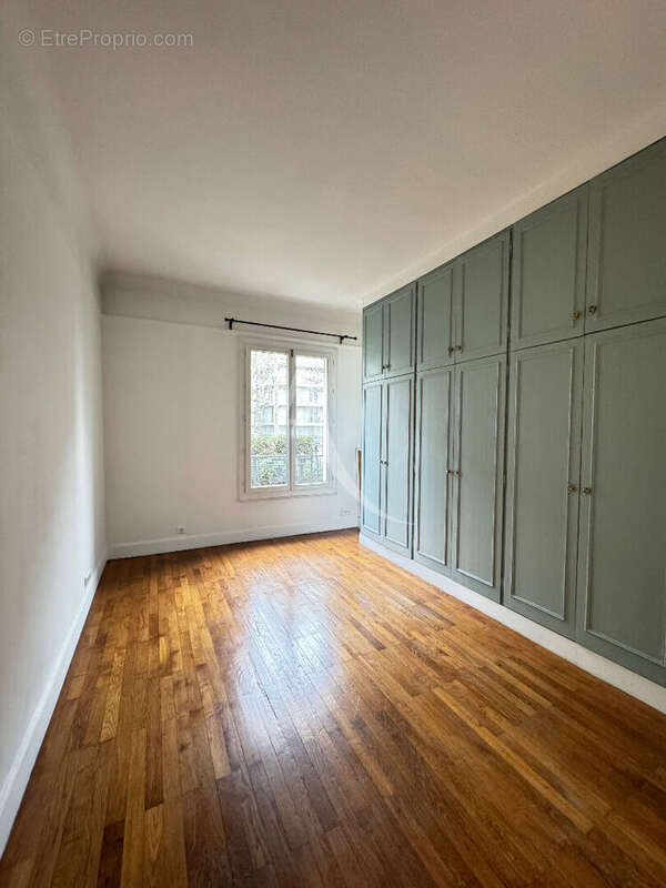 Appartement à PARIS-16E