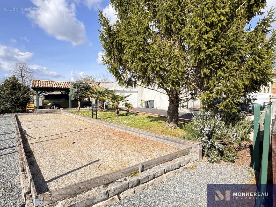 Maison à BAIGNES-SAINTE-RADEGONDE