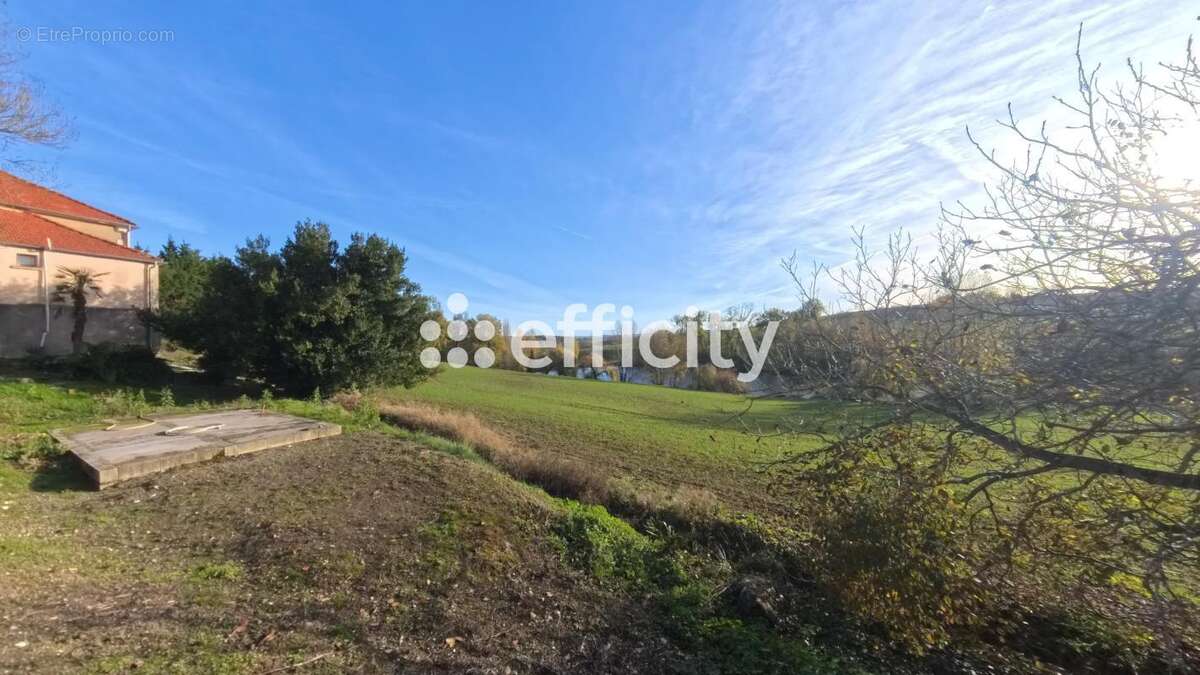 Maison à SAINT-PASTOUR