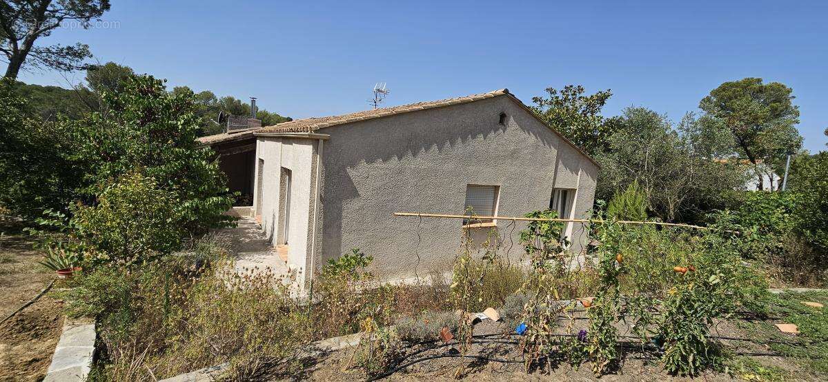 Maison à SAINT-CLEMENT-DE-RIVIERE