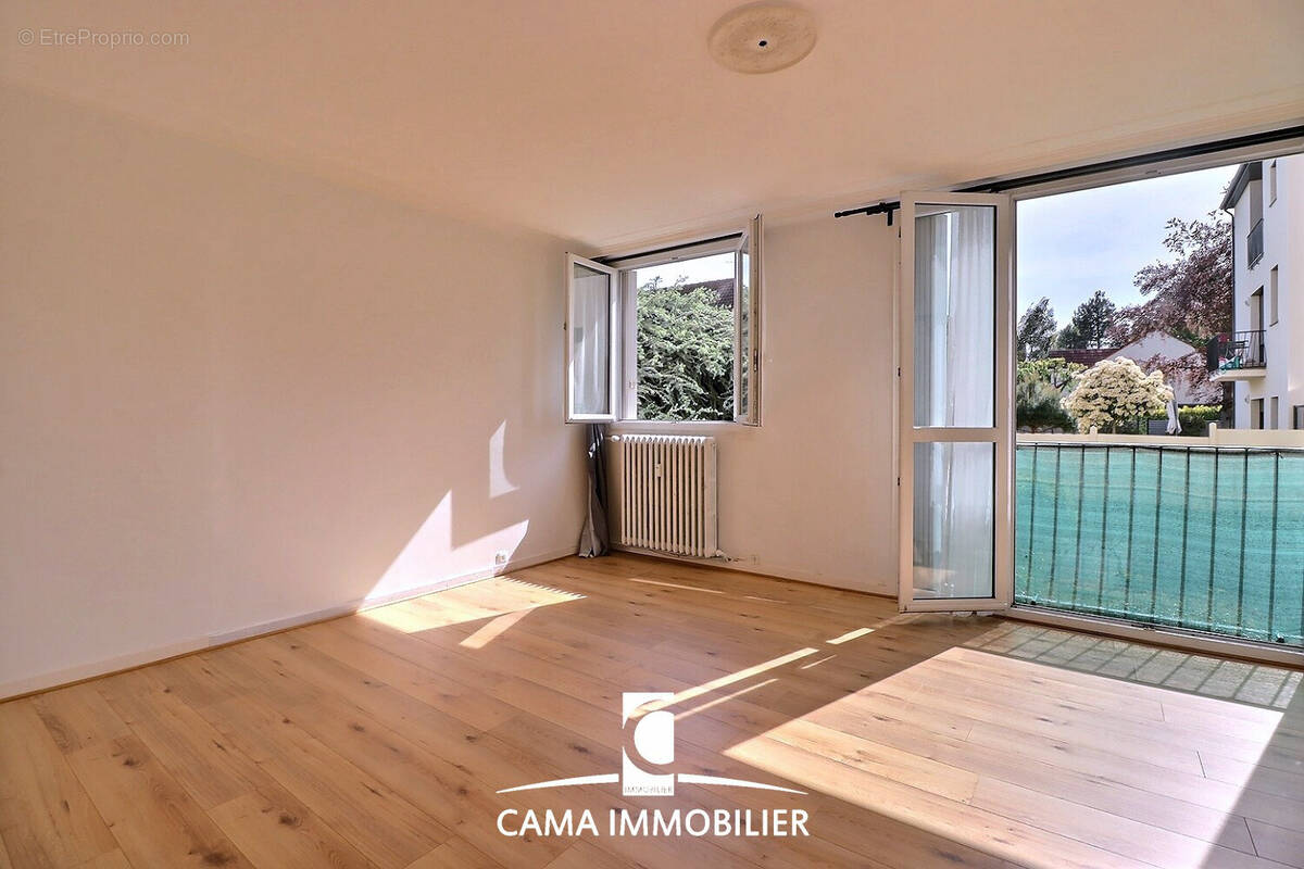 Appartement à FONTENAY-LE-FLEURY