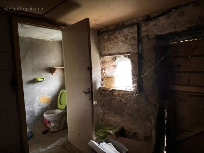 A vendre en exclusivité, proche de la Belgique et du Luxembourg, une maison de village à rénover de 67 m² habitables ! Située  d - photo 7