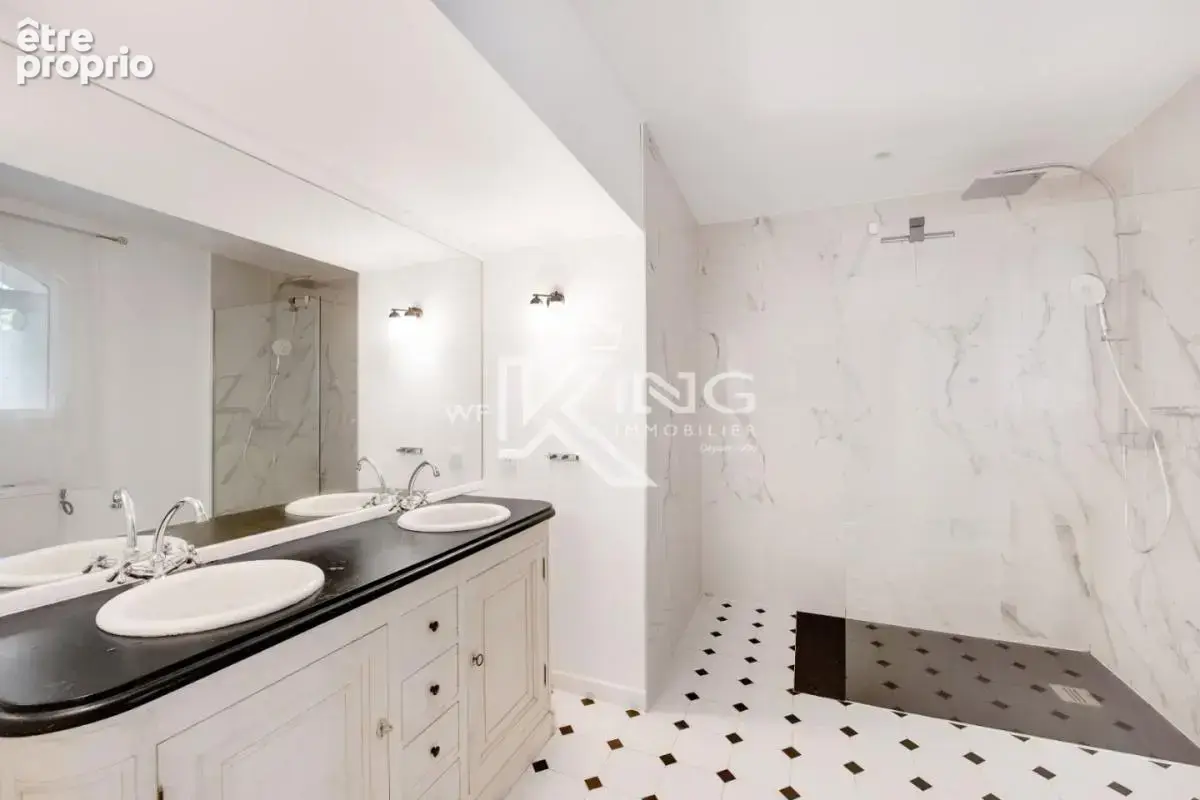 VALESCURE- Appartement  4 pièces de caractère dans une élégante villa d'époque - photo 13