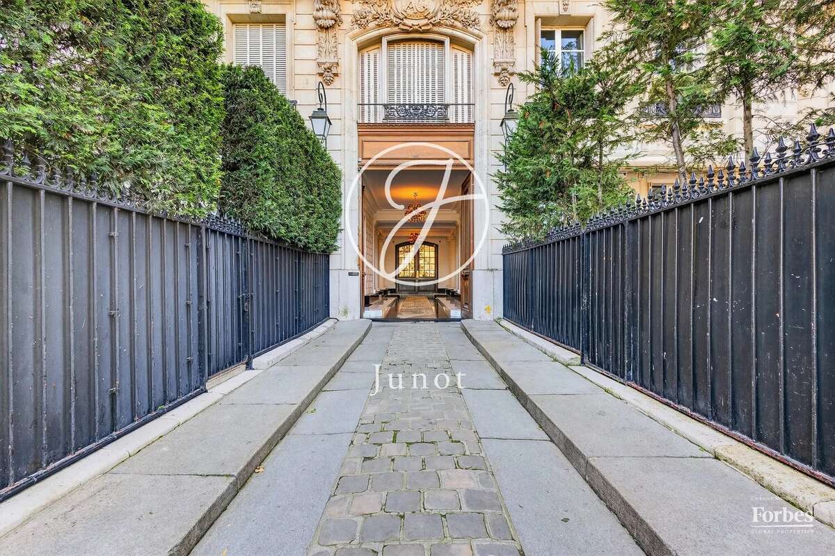 Paris 16e  - FOCH - Appartement d’exception à vendre - 3 pièces -  84,84m² Carrez / 89,15m² au sol - dernier étage -2 chambres - - photo 11