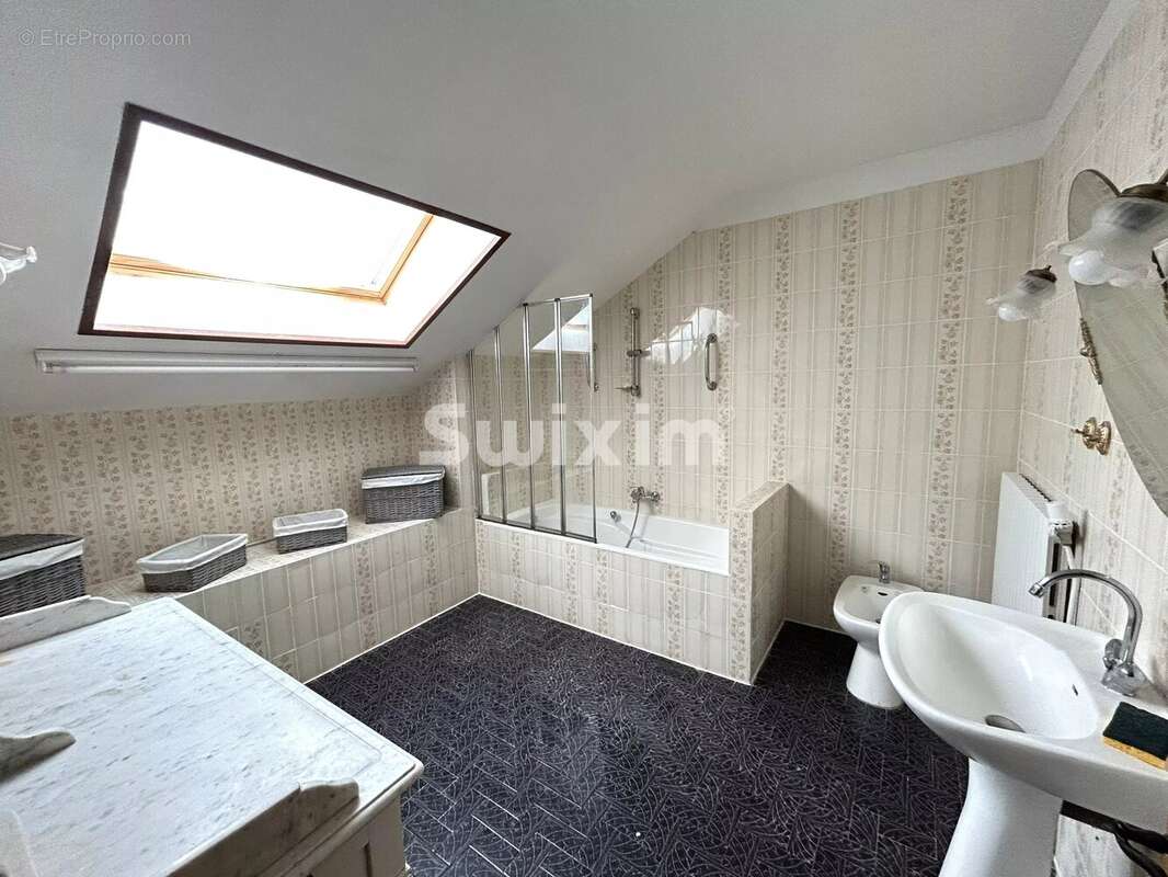 Maison à JOUX-LA-VILLE