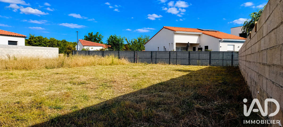 Terrain 300 m² à Maureillas-Las-Illas  - photo 3