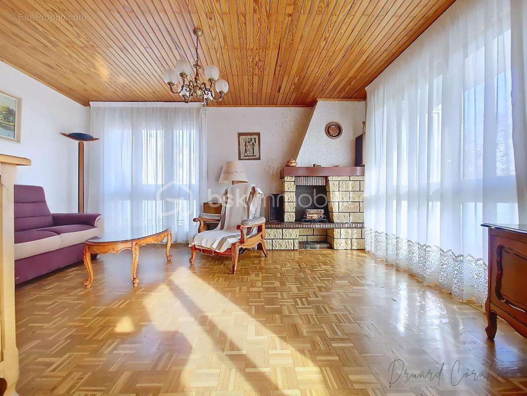 Appartement à LE PONT-DE-CLAIX