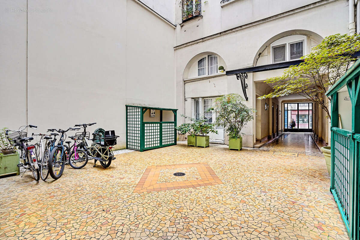 Appartement à PARIS-1E