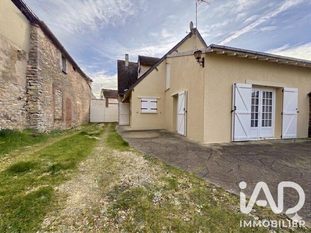 Photo 1 - Maison à PRUNAY-LE-GILLON