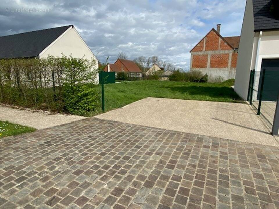 Terrain à RUSSY-BEMONT
