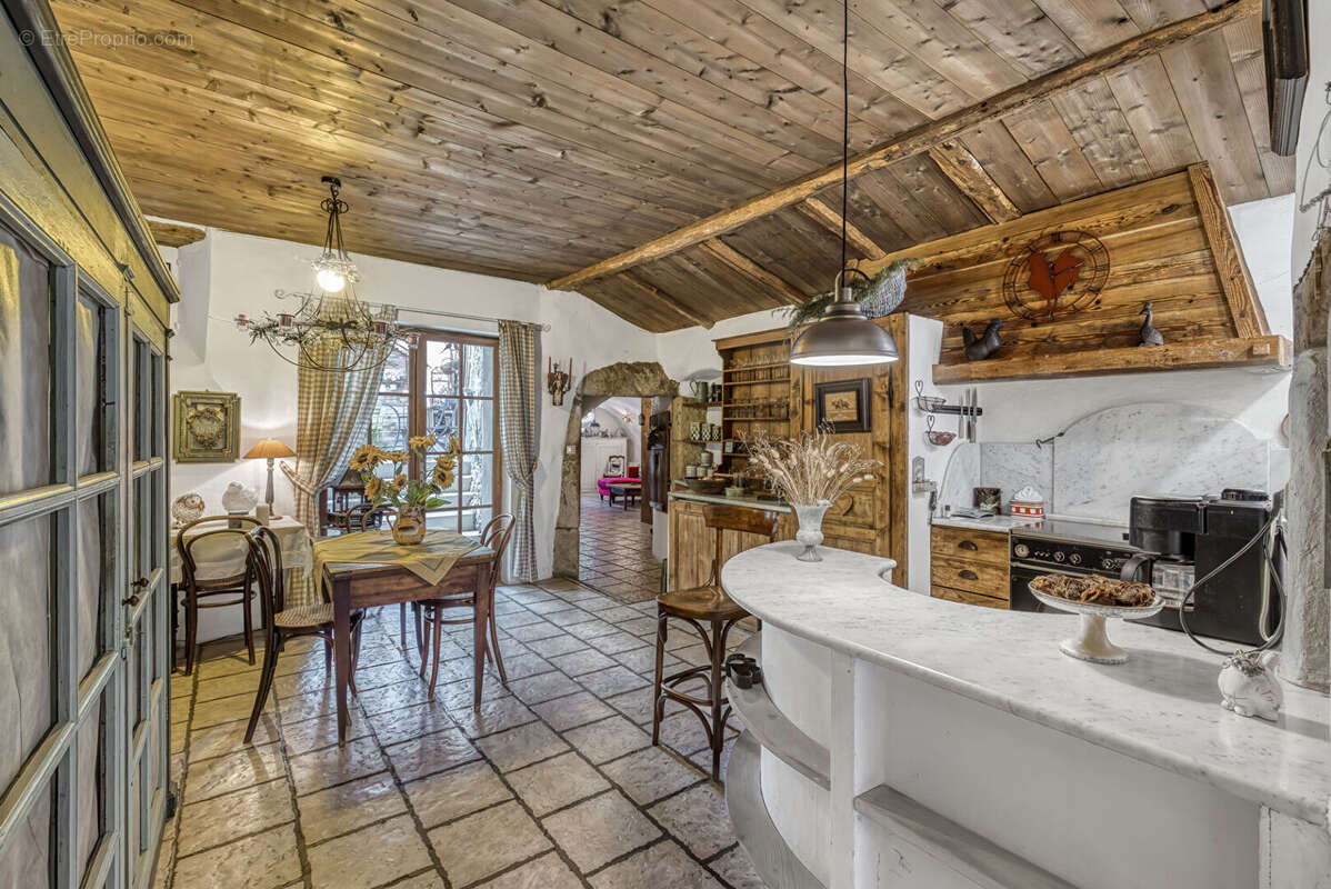 Maison à MENTHON-SAINT-BERNARD