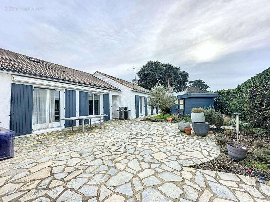 Maison à SAINT-HILAIRE-DE-CHALEONS