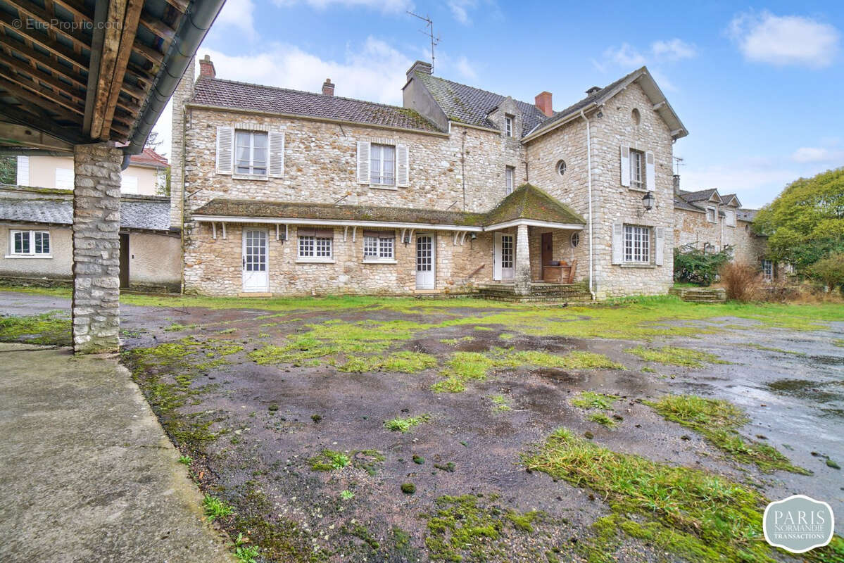 Maison à SAINT-NOM-LA-BRETECHE