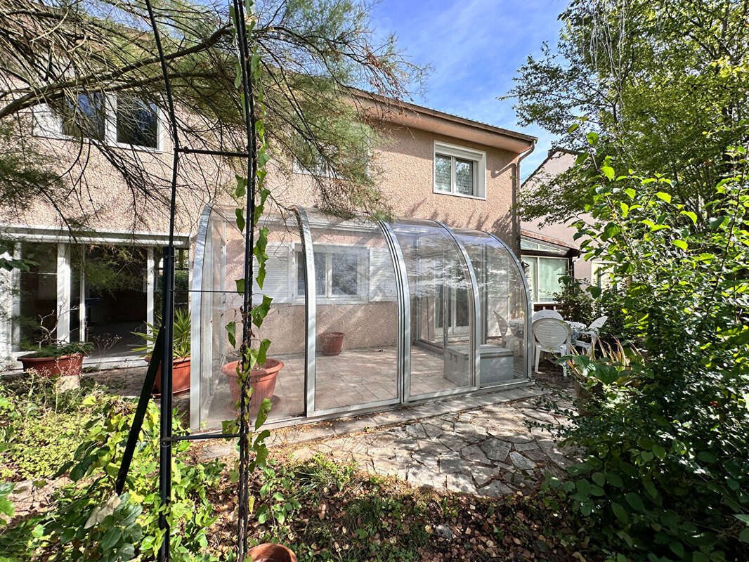 Maison à VOISINS-LE-BRETONNEUX