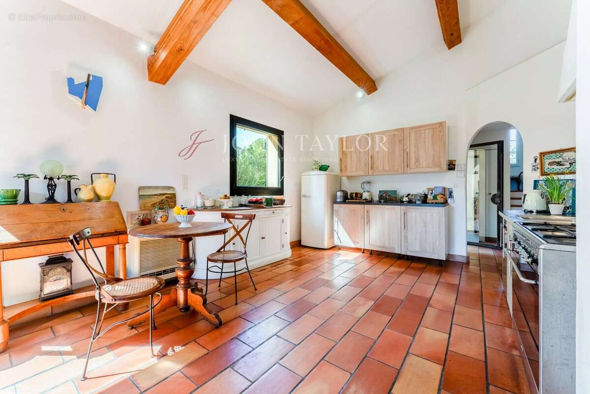 Maison de charme à vendre à Saint-Antoine – Grand terrain arboré de 2000 m² – Piscine – Studio indépendant - photo 3
