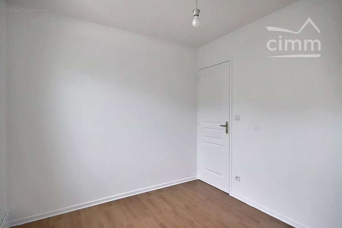 Maison à SAINT-THIBAULT-DES-VIGNES