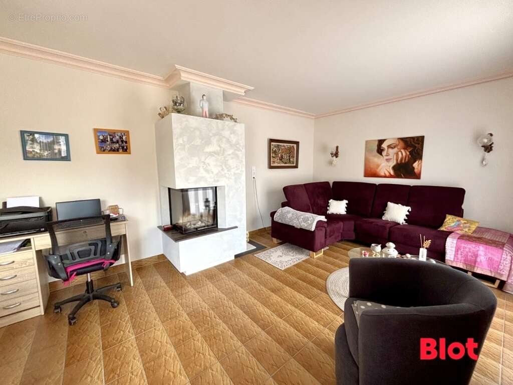 Maison 80 m² à Orgeres  - photo 4