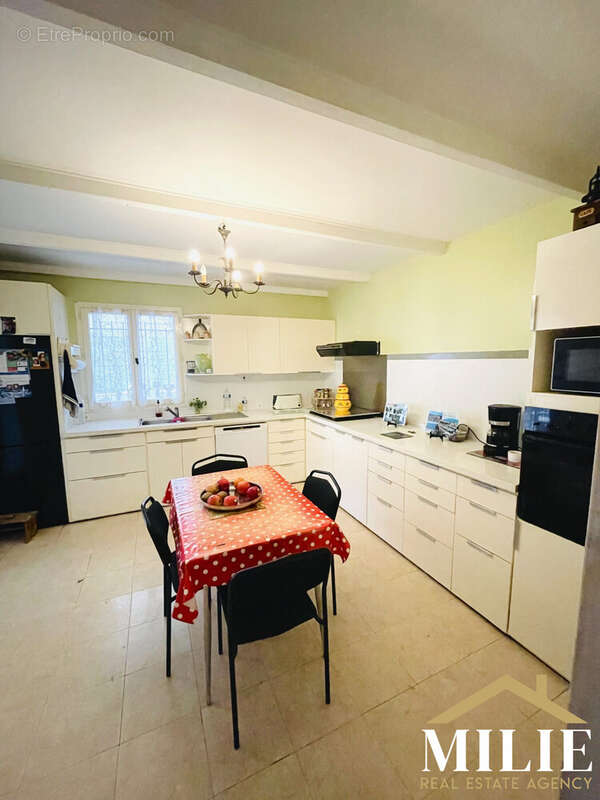 Maison à CUGES-LES-PINS