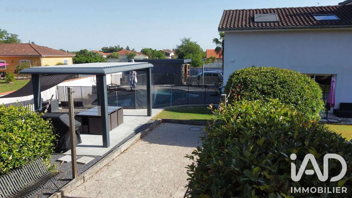 Maison 250 m² à Aurensan  - photo 3