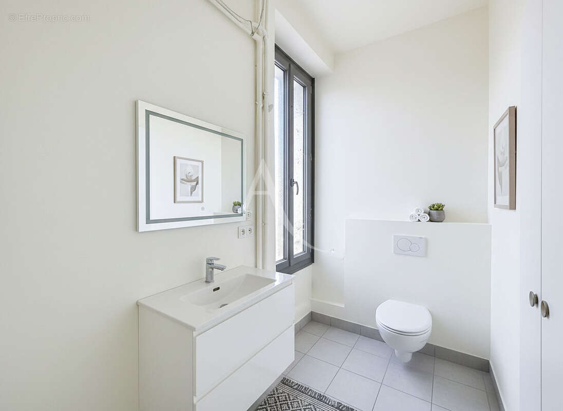 Appartement à LES PONTS-DE-CE
