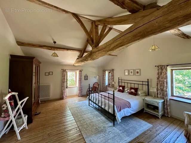 Maison à BAZOGES-EN-PAREDS