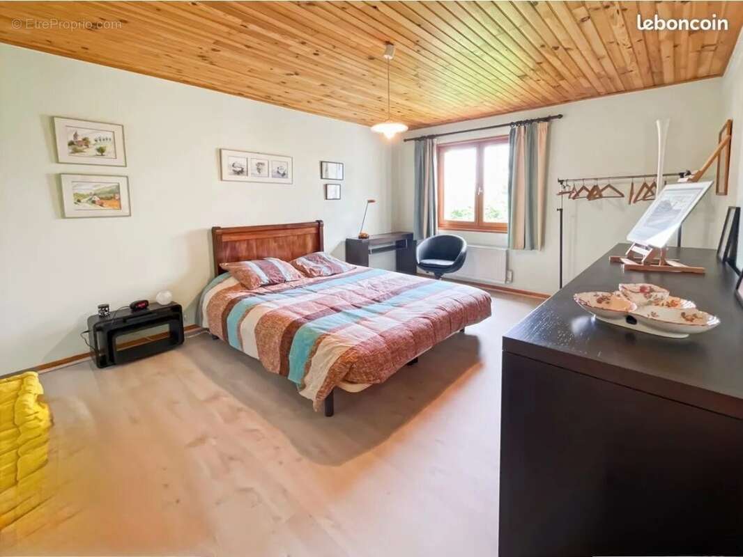 Maison à SAINT-GENEST-LERPT