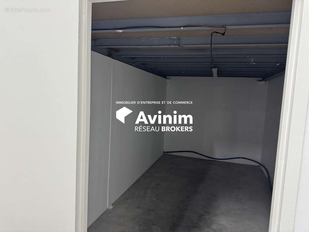 Commerce 254 m² à Brignais  - photo 4