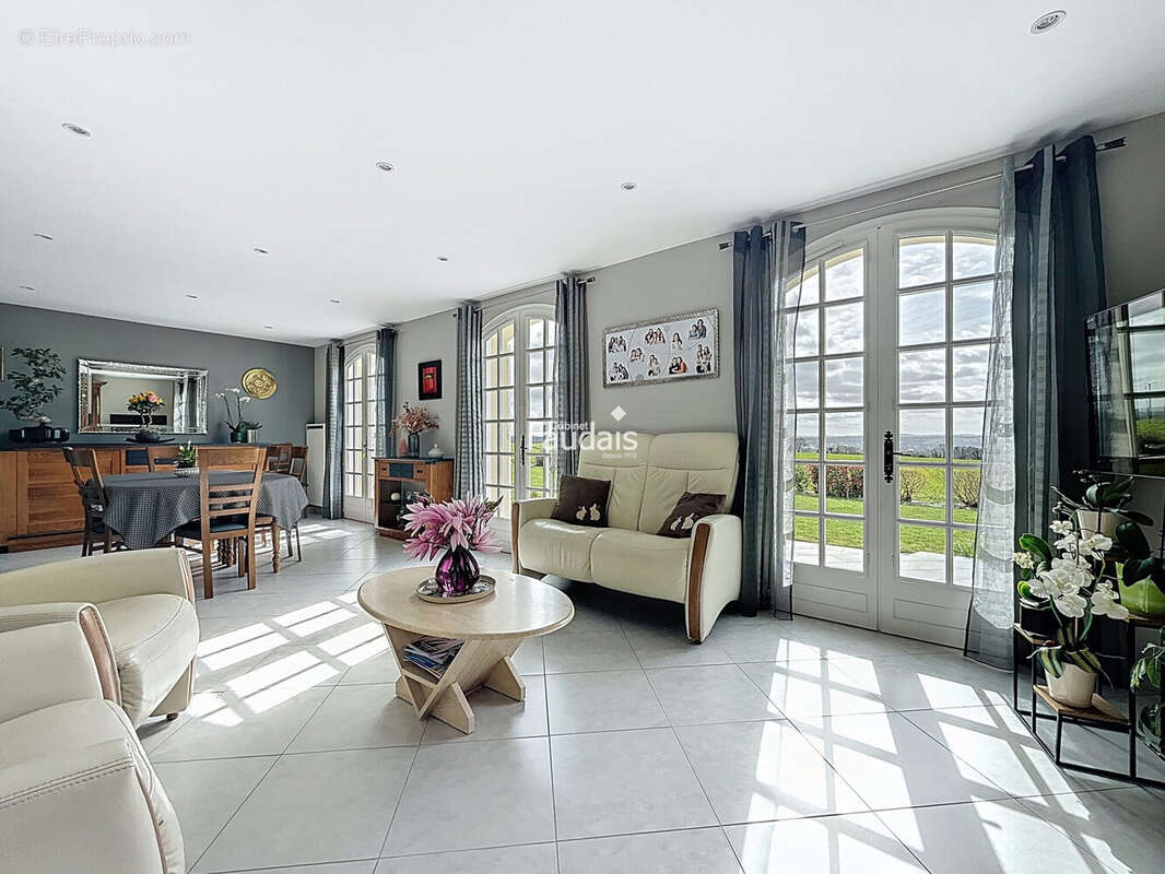 Maison 135 m² à Sainte-Suzanne-Sur-Vire  - photo 6