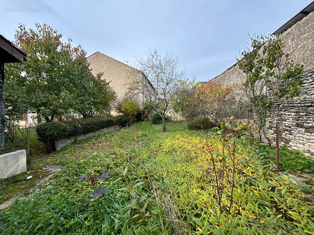 Maison à JAUNAY-CLAN