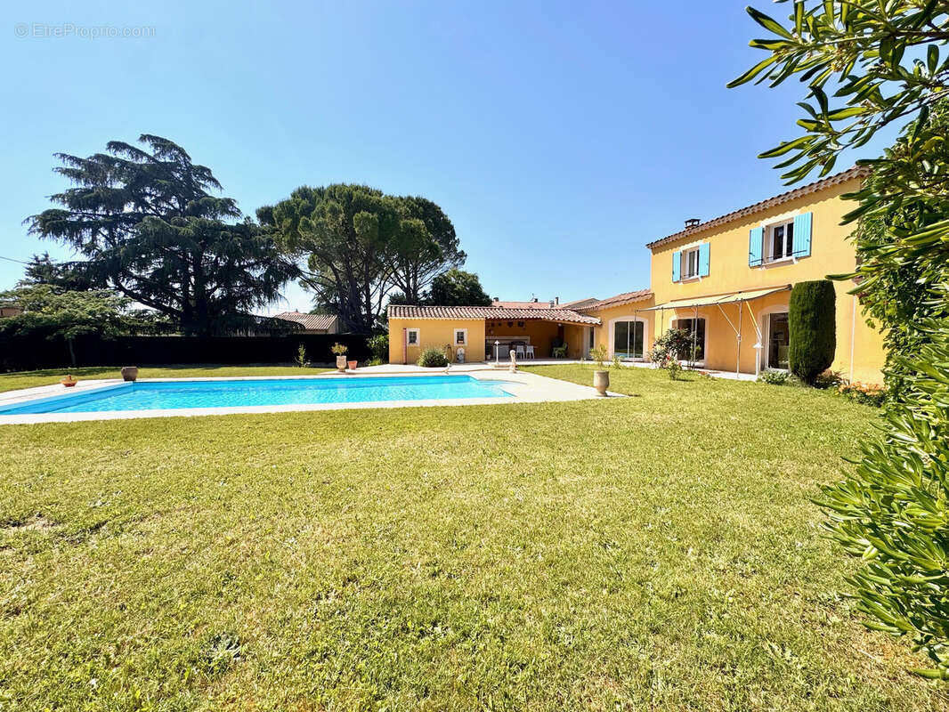 Maison à VALREAS