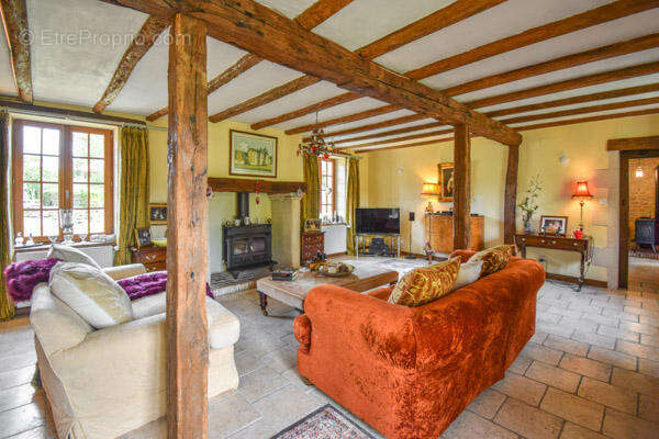 SEJOUR - Maison à GENOUILLE